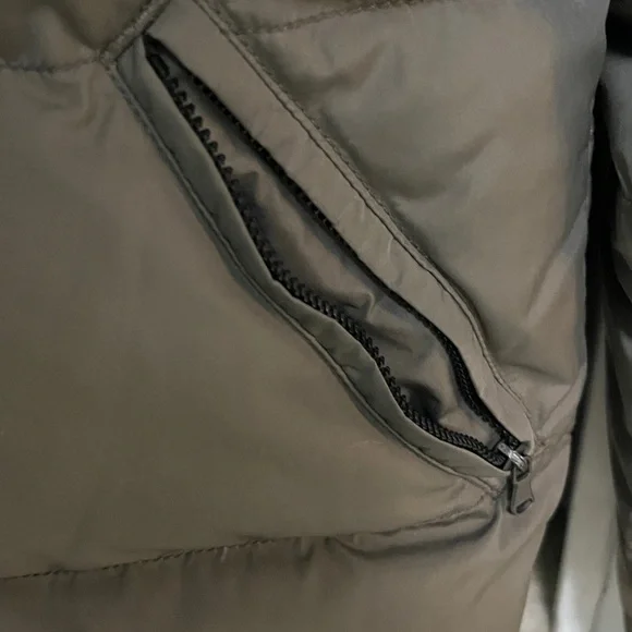 James Perse Yosemite Down Puffer Jacket size 1
EUC beautiful taupe color - Picture 4 of 10